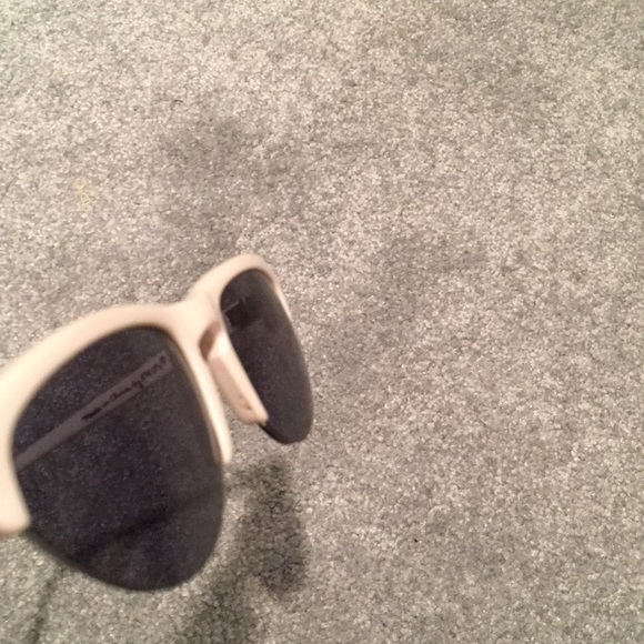 Vintage 1980’s Sunglasses - Picture 13 of 16